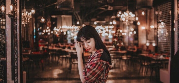 Is She Into You 7 Signs a Girl Likes You - The Coy Gaze