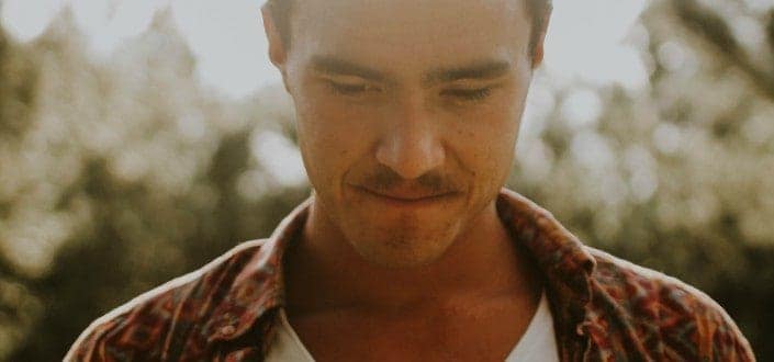 Las 7 cosas que hacer si una chica te mira. - Decide si Realmente te Conviene Hablarle