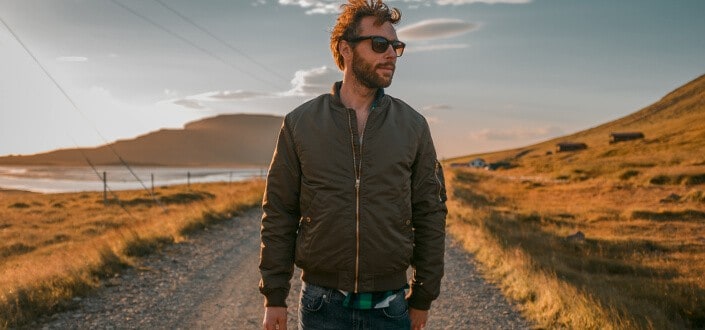10 Trucos de Lenguaje Corporal del Hombre Alfa - Abre tu Pecho