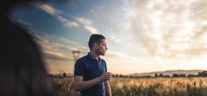 8 cosas que las mujeres aman - A las chica les encanta cuando un hombre hace esto - Muestra la cantidad adecuada de vulnerabilidad