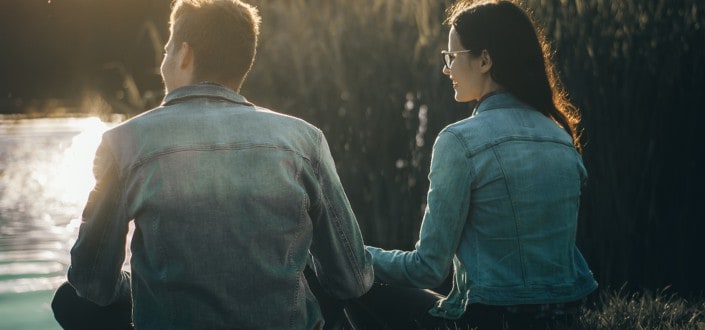 8 cosas que las mujeres aman - A las chica les encanta cuando un hombre hace esto - Muestrale que tienes sentido del humor