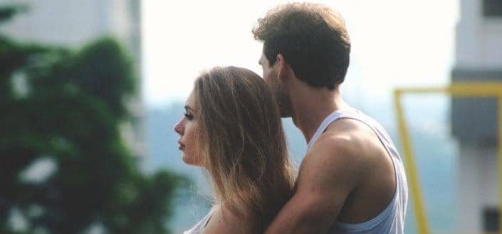 10 Hacks Subconscientes Para Conseguir Inmediatamente a Una Chica Que Le Gusta - NO la Toques de Forma Amistosa.jpg