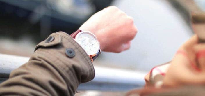 Elige un buen momento - Fashion hand hurry outfit